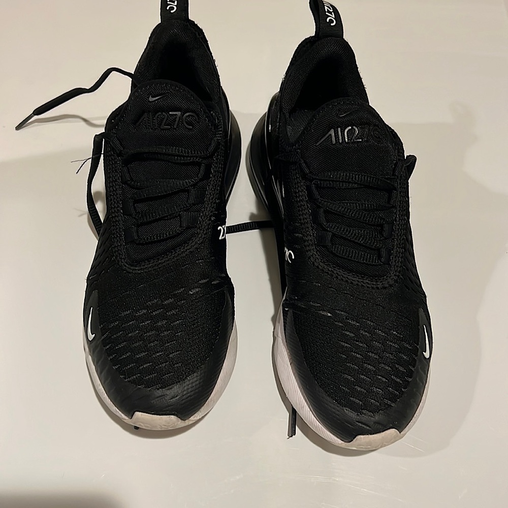 Nike 270 kids 5.5 women’s 7 black